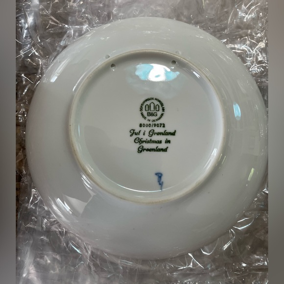 B&G Copenhagen Porcelain, made in Denmark, Christmas in Greenland Plate. - Picture 2 of 2
